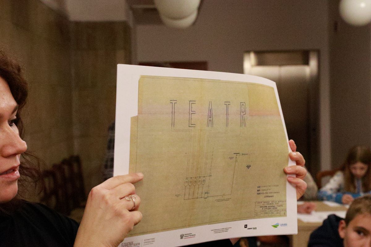 Teatralni podróżnicy w czasie